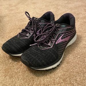 Brooks Ghost 12 tennis shoes